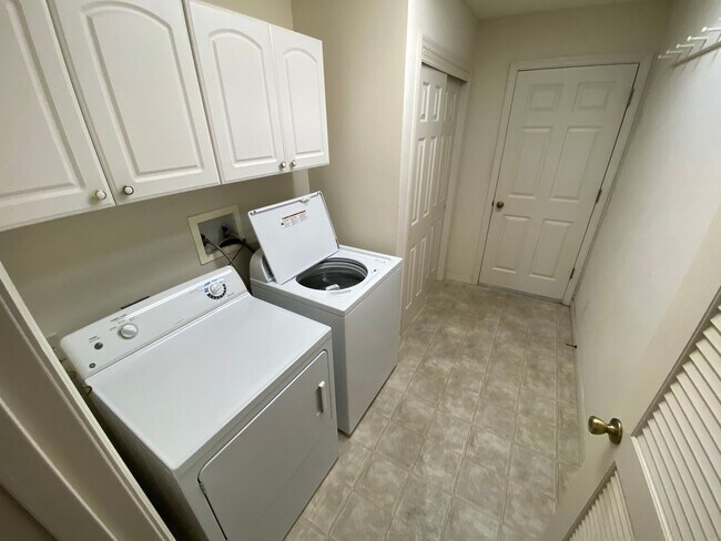 Building Photo - Beautiful 3 + 2 Fully Furnished/Turnkey AN...