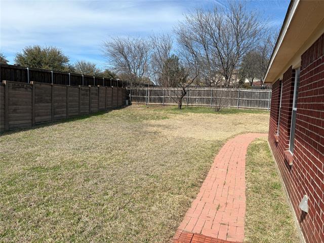 Building Photo - 10820 Edgewater Dr