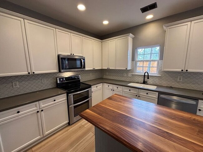 Building Photo - 112 Salinas Ct