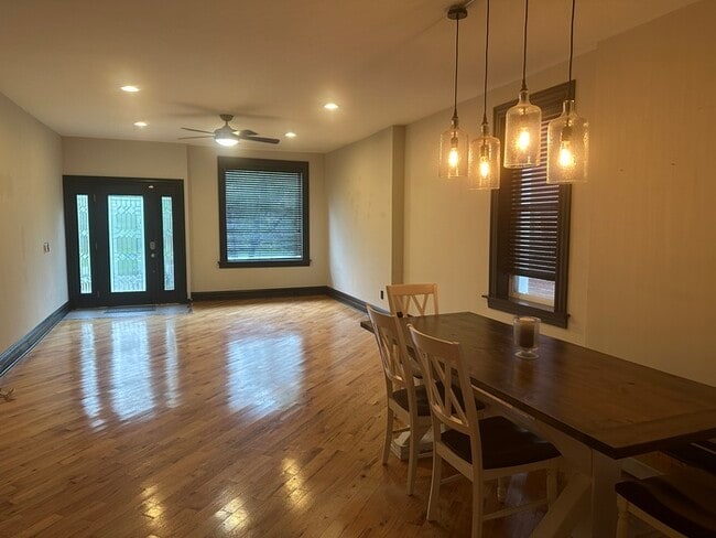 Building Photo - Wonderful 3bedroom 2 Bath Townhome In South City