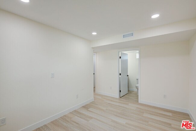 Building Photo - 1623 Arlington Ave