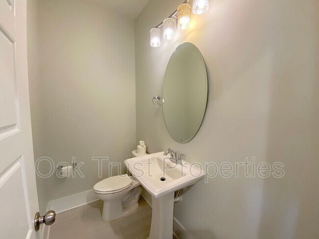 Building Photo - 225 Scholar Way