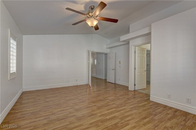 Building Photo - 236 Fairway Woods Dr