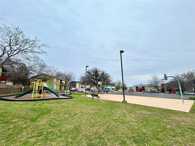 Building Photo - 2300 Cedrick Cove
