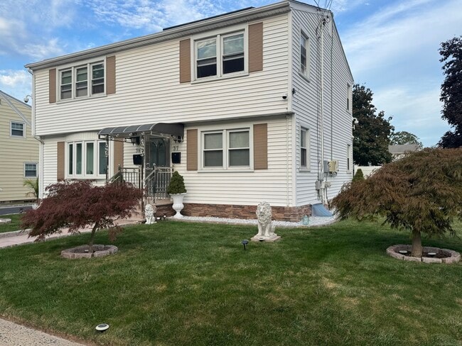 Building Photo - 37 Elizabeth Ann Dr