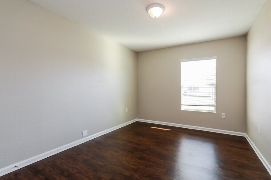 Building Photo - 3275 Canyon Falls Dr