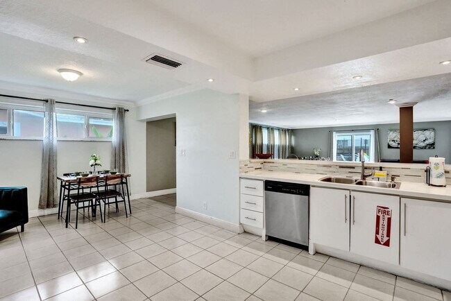 Building Photo - 5415 Harrison St