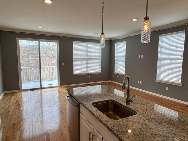 Building Photo - 95 Meadow View Dr
