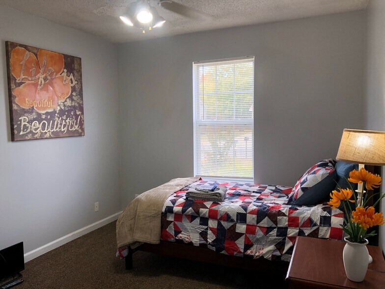 Bedroom #3 with twin bed, closet and ceiling fan - 324 Atlantic Ave