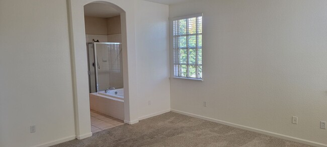 Building Photo - Natomas Park 5 bedroom 3 full bath home av...