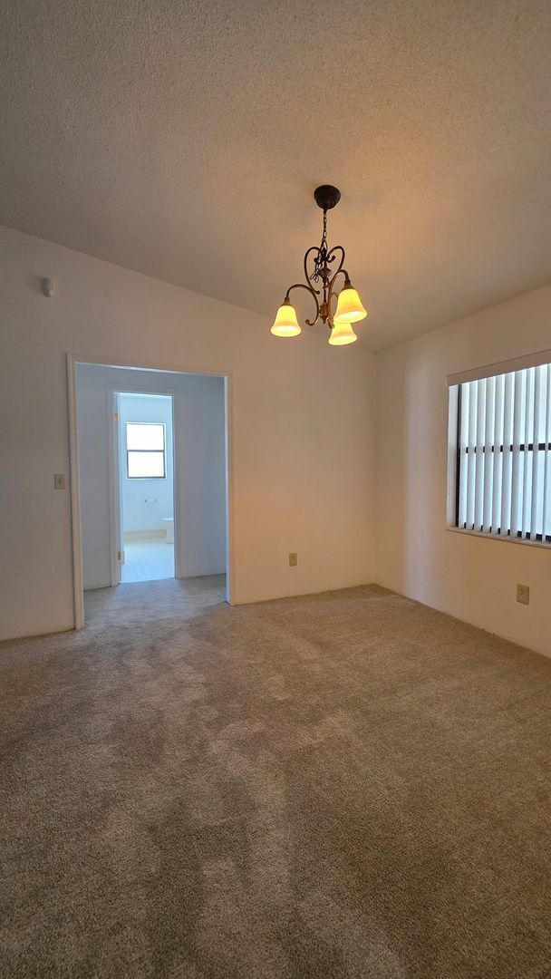 Building Photo - 3 Bedroom 2 Bath Home with a 2 car garage in Fairway Estates