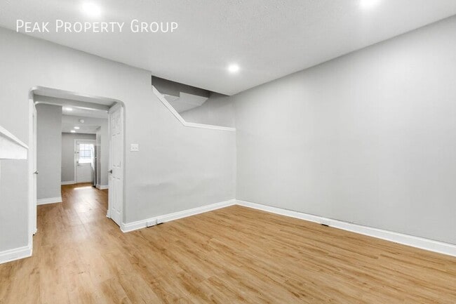 Building Photo - 419 E Mithoff St