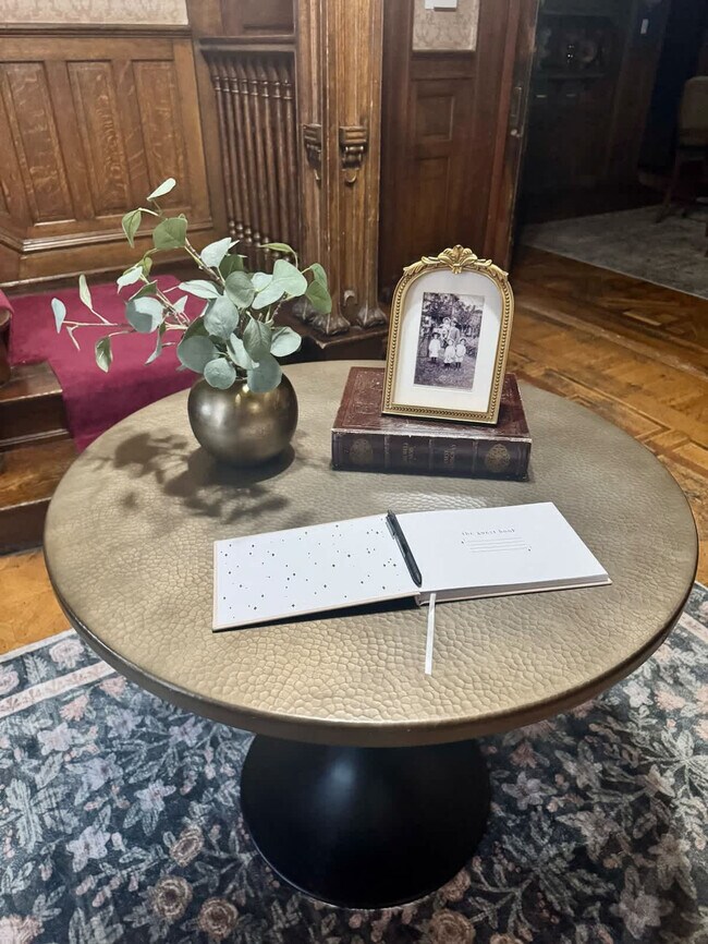 Building Photo - 258 W Market St