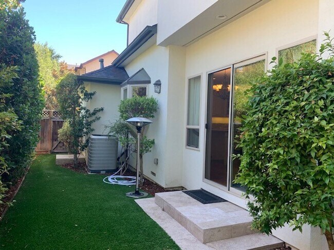 Building Photo - Beautiful Home Downtown Menlo Park