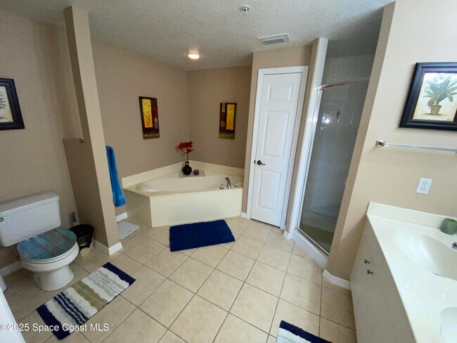 Building Photo - 8951 Lake Dr