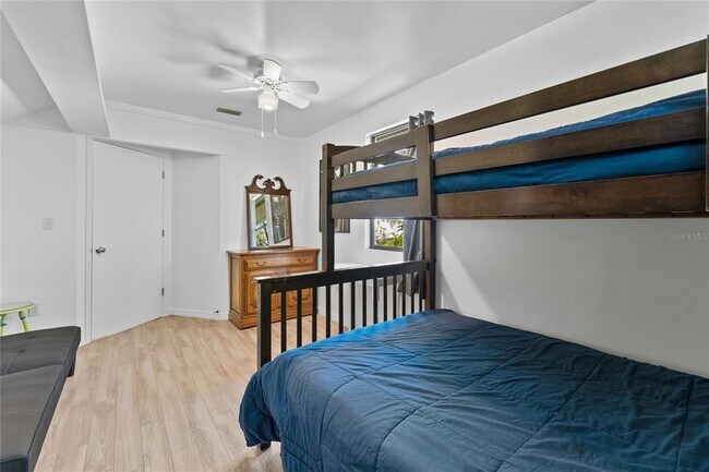 Building Photo - 515 Crystal Beach Ave