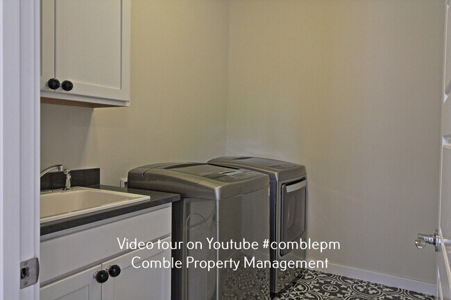 Building Photo - 34418 SE Groshell St