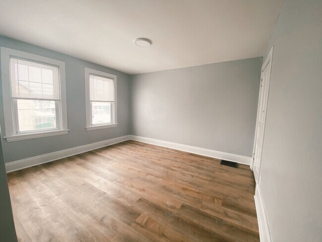 Building Photo - NEWLY RENOVATED 2  BEDROOM IN THE HEART OF MOUNT OLIVER!