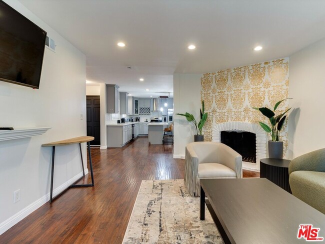 Building Photo - 23109 Mariano St