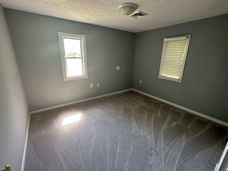 Building Photo - 1592 E 236th St