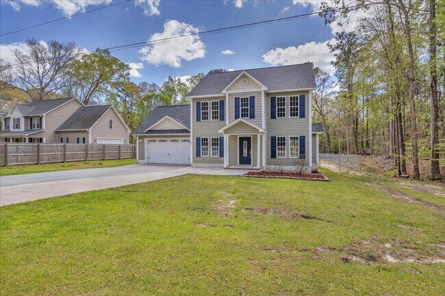 Building Photo - 3 Bedroom 2.5 Bathroom Home