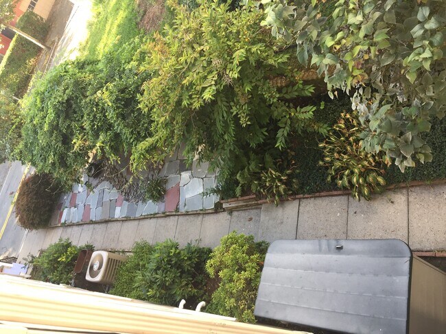 Side entrance (Balcony view) - 97 Bow St