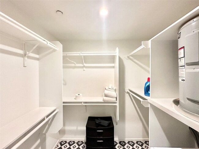 Building Photo - 201 Academy Dr