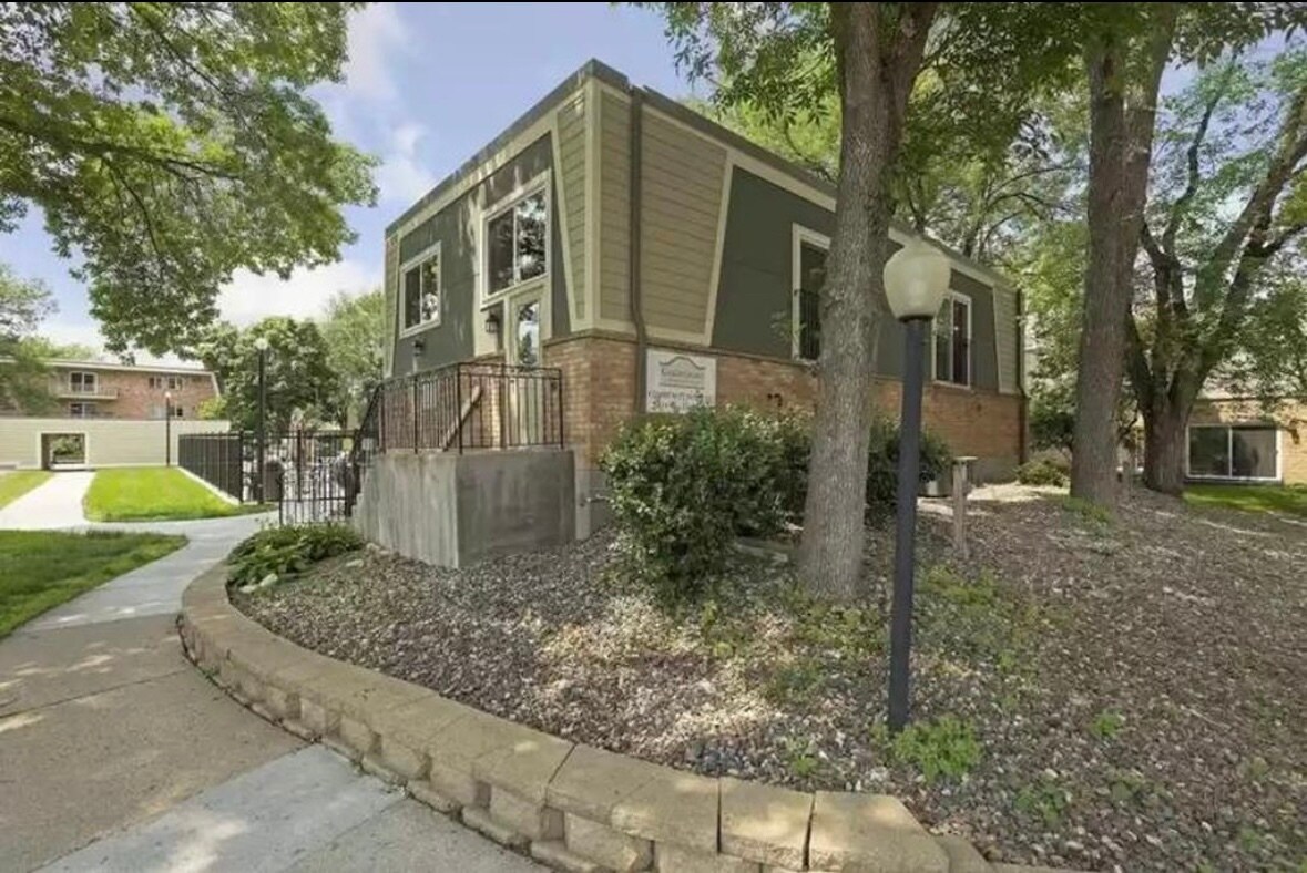 Building Photo - 2042 Louisiana Ave S