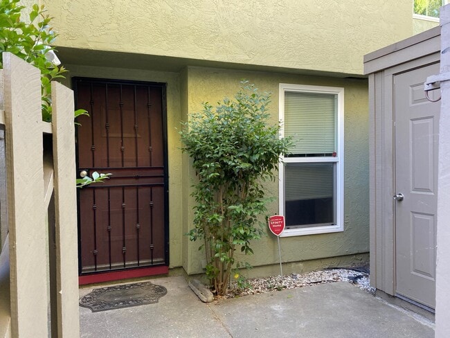 Primary Photo - 24352 Dover Ln