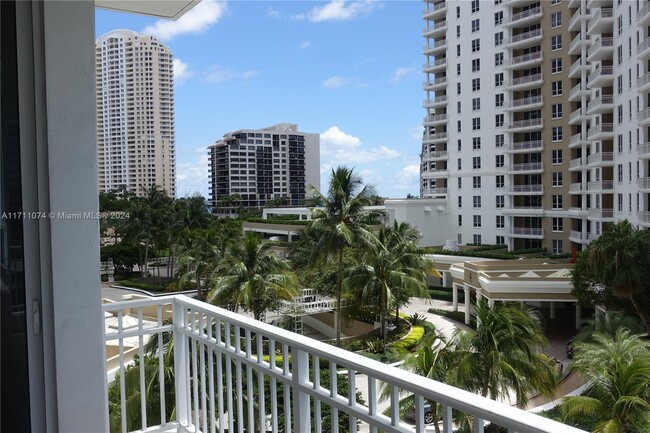 Building Photo - 801 Brickell Key Blvd