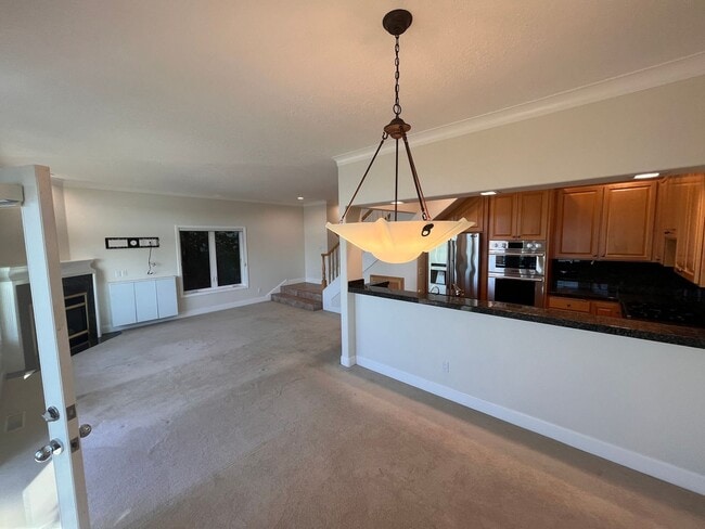 Building Photo - STUNNING 3 bed 2.5 bath Condo on the Colum...