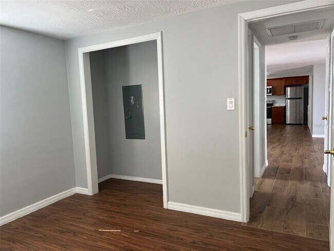 Building Photo - 5046 Victoria Ln