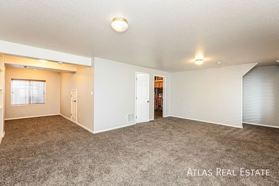 Building Photo - 5045 Sweetgrass Ln