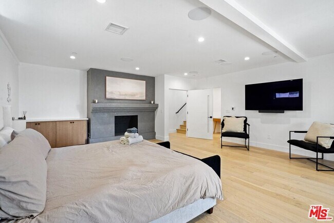 Building Photo - 1812 Navy St