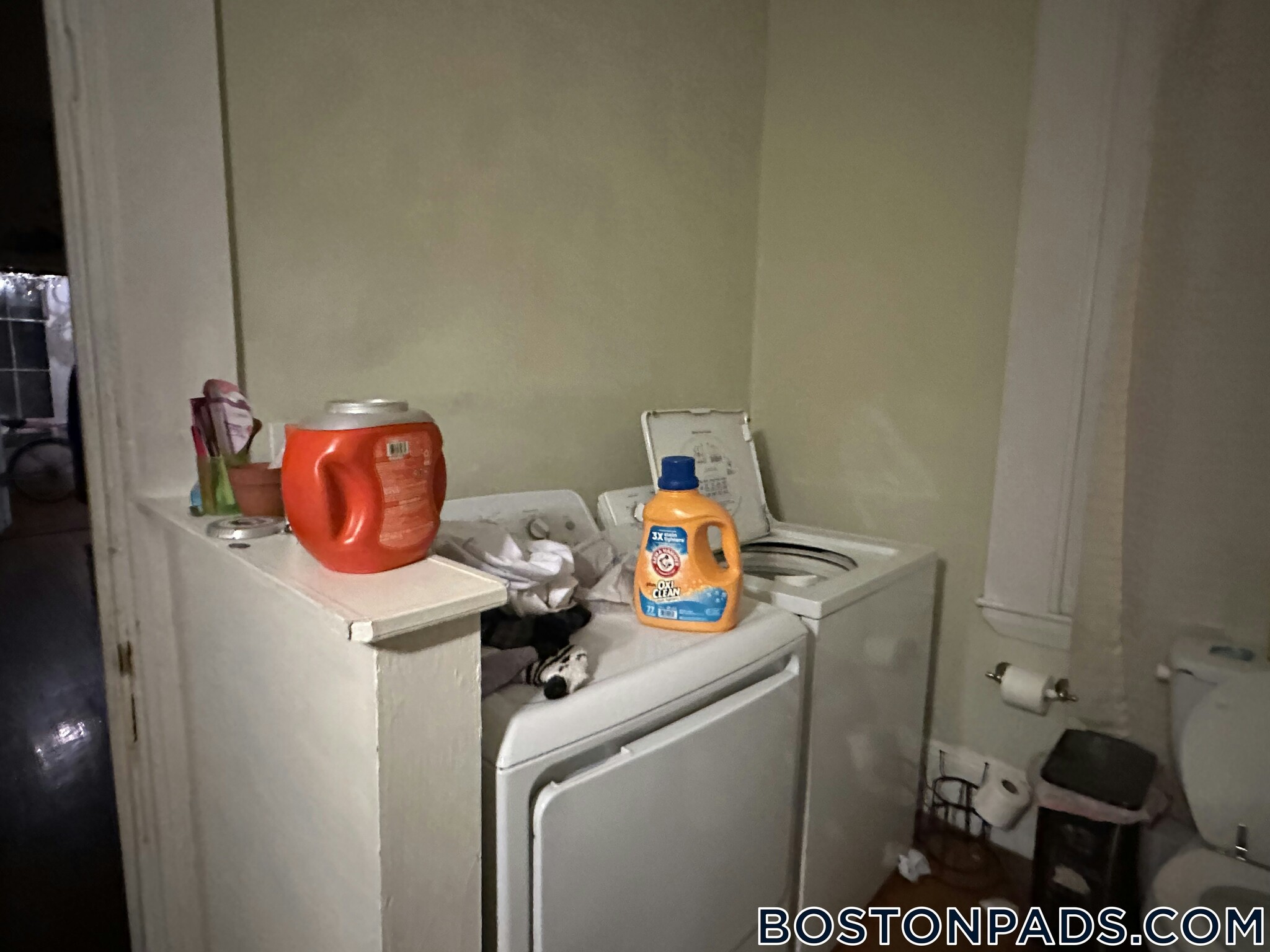 Building Photo - 139 Hillside St