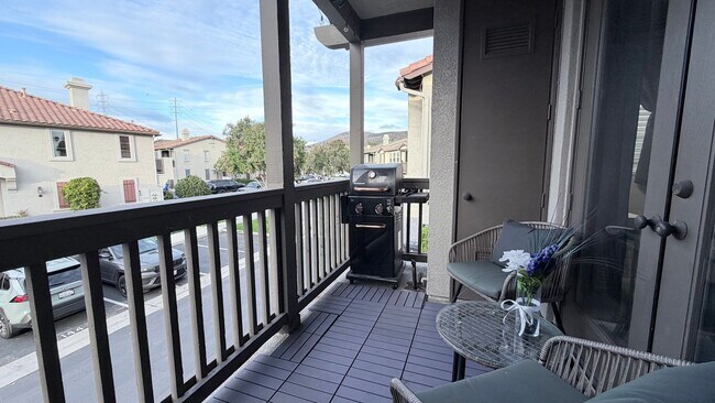 Building Photo - Chula Vista townhouse now available for rent