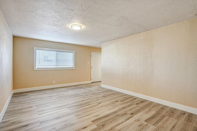 Building Photo - Beautifully Renovated 4 Bedroom Home with 3 Full Bathrooms!