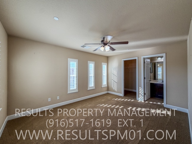 Building Photo - Elegance and spacious Mini Mansion