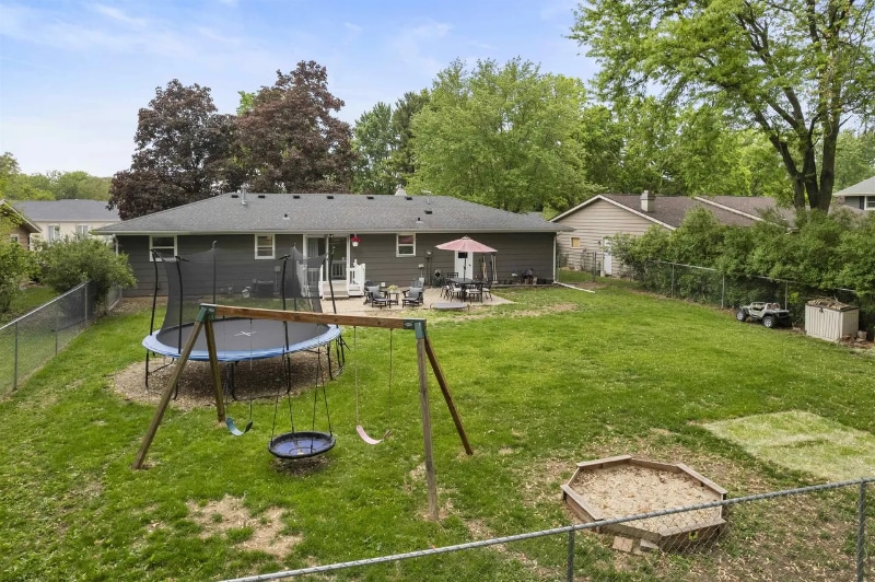 Building Photo - 810 Suffolk Dr