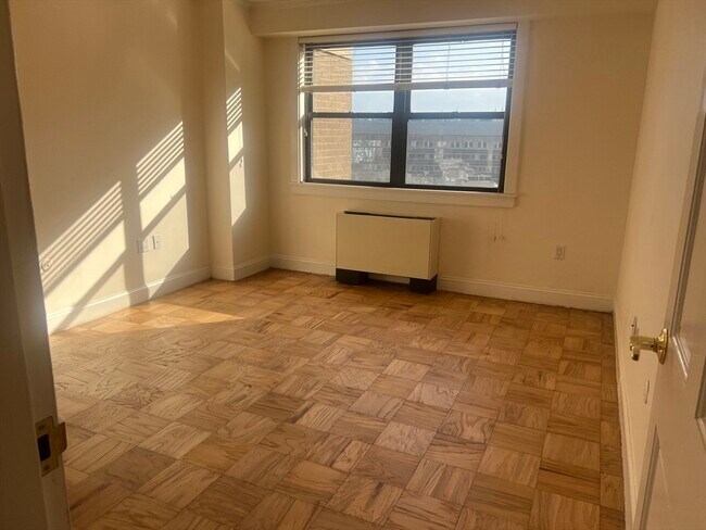 Building Photo - 9 Hawthorne Pl