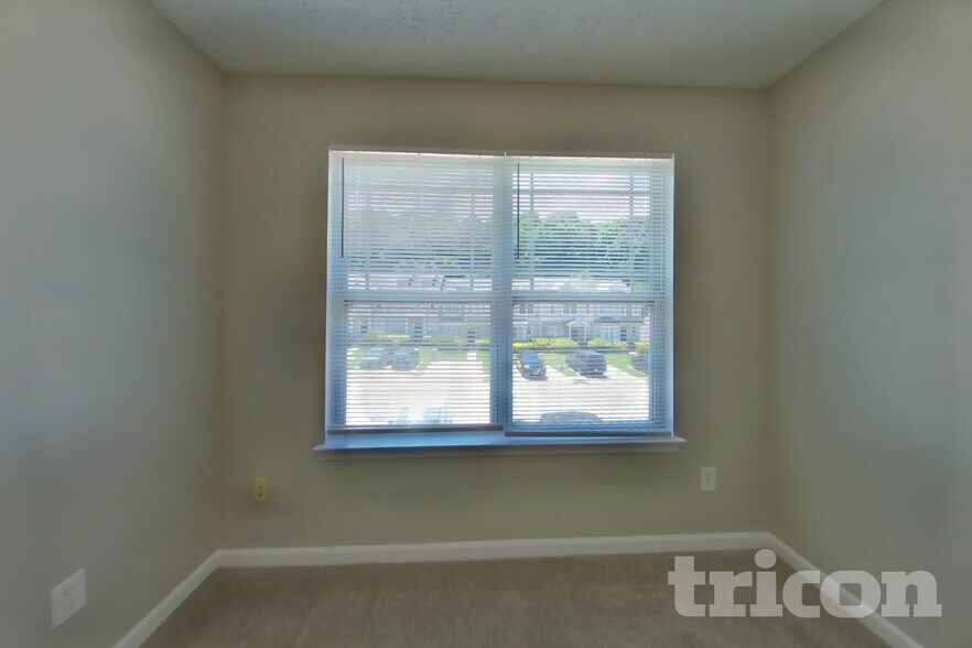 Building Photo - 6300 Ellenwood Dr