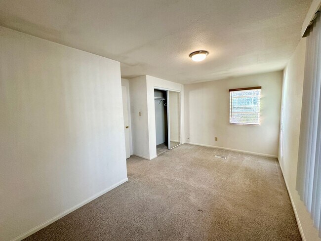 Building Photo - 4366 Valley Ln
