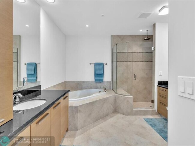 Building Photo - 4444 El Mar Dr