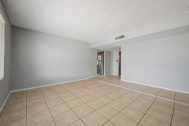 Building Photo - 12446 N 36th Dr