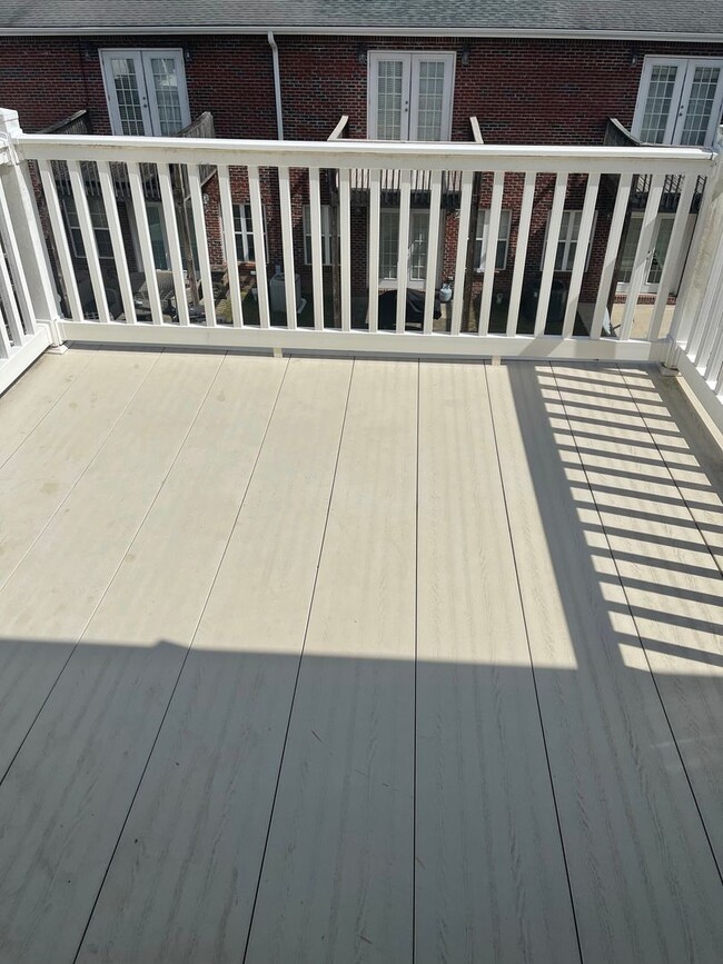 Building Photo - Eagle Landing Subdivision - Hardwood Floor...
