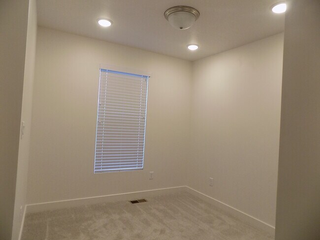 Building Photo - 63 E Hamblin Ln