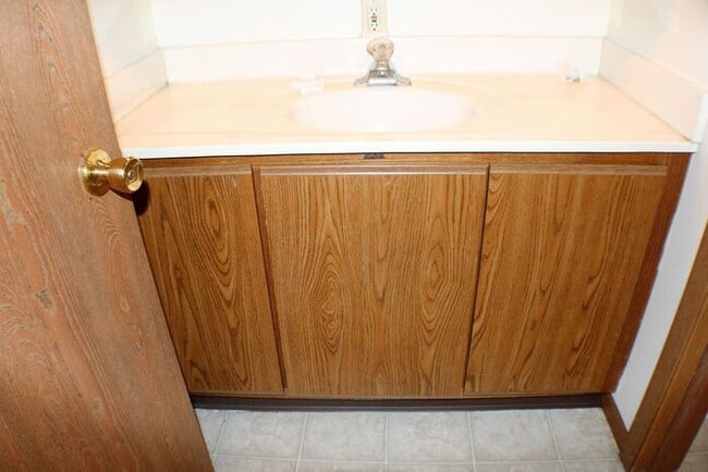 Building Photo - $1,450 | 3 Bedroom, 2.5 Bathroom Town Home...