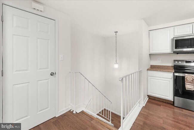 Building Photo - 9713 Hellingly Pl