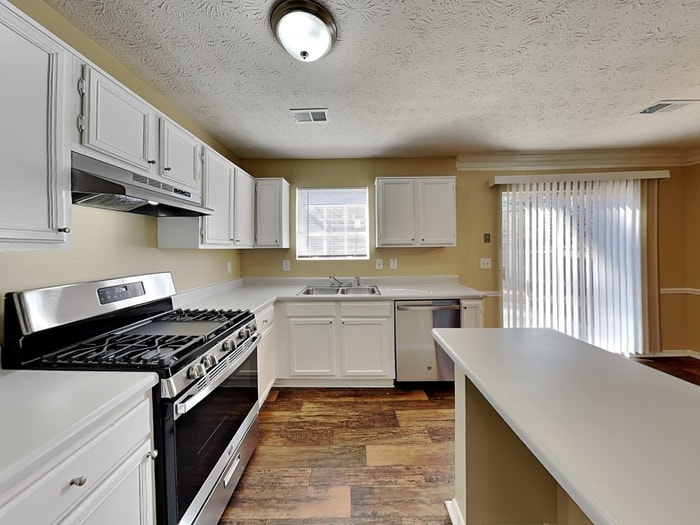 Building Photo - 6365 Peppermill Ln