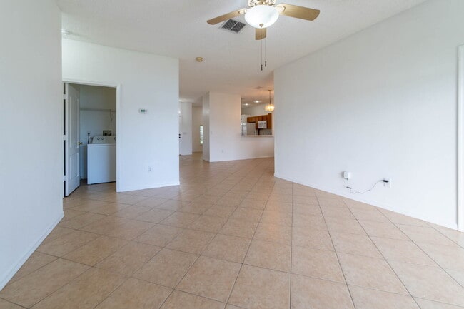 Building Photo - **Charming 4BR/2BA Pond-View Home with Boat Ramp Access – East Orlando **